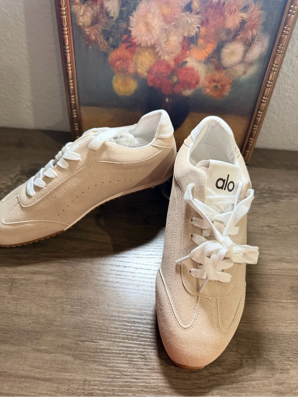 ALO Yoga lightweight suede
